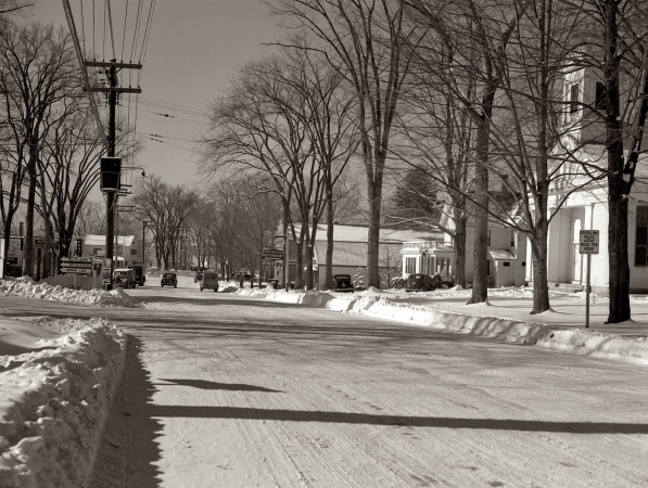 Photo showing: Borough of Bantam -- January 1942. Bantam, Connecticut, facing south along Lafayette Boulevard (Route 25). 