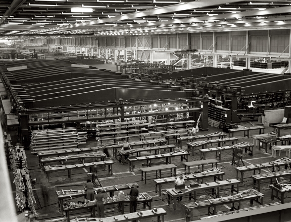 Photo showing: Willow Run Aircraft Plant -- Willow Run, Michigan July 1942. A small part of the world's largest one-story war production plant.