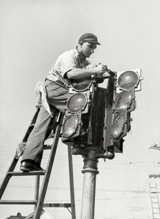 Photo showing: Allen-Bradley -- December 1940. Putting up a new traffic signal in San Diego.