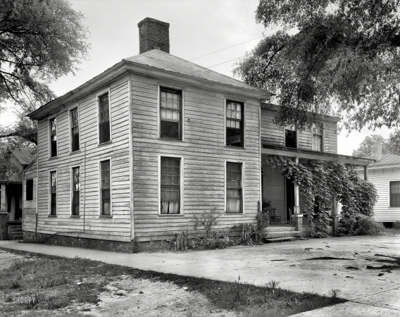 Photo showing: Curtain Time -- 1939. Montebaro House, Salem & Greene Sts., Selma, Dallas County, Alabama.