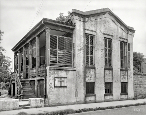 Photo showing: House of Shutters -- Mobile, Alabama, 1939. 'Texas,' ca. 1846 addition to Waring House built by Edmund Dargan.