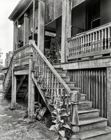 Photo showing: Texas Ten-Step -- Mobile, Alabama, 1939.  'Texas,' ca. 1846 addition to Waring House built by Edmund Dargan, 110 Church Street.