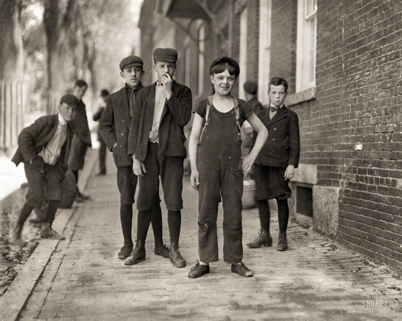 Photo showing: The Right to Bare Arms -- May 1909. Manchester, New Hampshire. Boy with bare arms, Fred Normandin, 15 Bridge Street.
