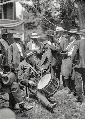 Photo showing: Civil War Veterans -- July 1913. Gettysburg reunion: G.A.R. & U.C.V. veterans at the encampment.