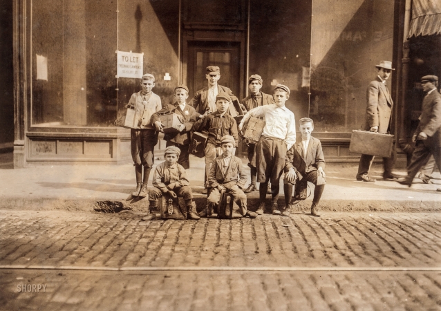 Photo showing: Bowdoin Boot-Blacks -- October 1909. A Group of Boot-Blacks in Bowdoin Square,
a Passing Juvenile Industry. Location: Boston, Massachusetts.
