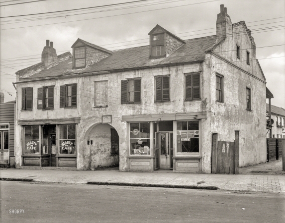 Photo showing: Beauty Cafe -- 1937. Tavern, Calhoun Street, Charleston, South Carolina.