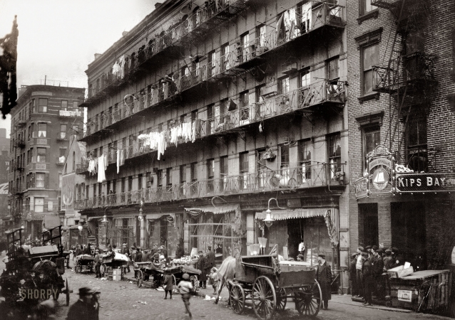 Photo showing: Elizabeth Street -- March 1912. Row of tenements, 260 to 268 Elizabeth Street, New York.