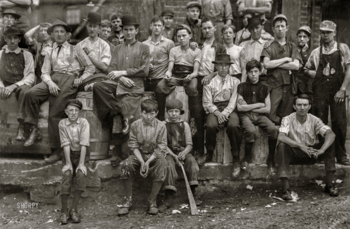 Photo showing: Southland Shoe -- May 1911. Southland Shoe Factory, Lynchburg, Virginia. Only a few under fourteen.