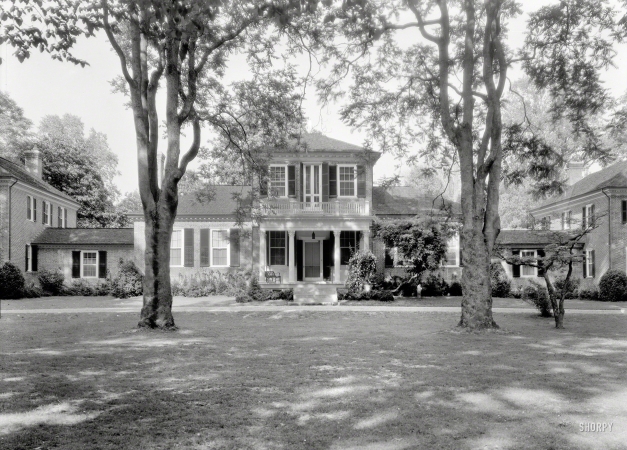 Photo showing: Brandon Plantation -- 1931. On the James River in Prince George County, Virginia.