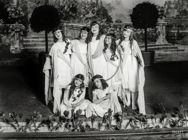 Photo showing: Sunshine and Shadow -- June 5, 1916. New York. Miss Mackay's pageant 'Children of Sunshine and Shadow' as presented at Washington Irving High School.