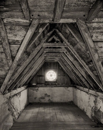 Photo showing: Bacons Attic -- 1936. Bacon's Castle, James River vicinity, Surry County, Virginia. Built by Arthur Allen circa 1660.
