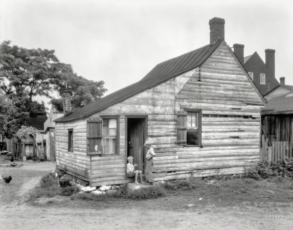 Photo showing: Alley Cabin -- Stafford County, Virginia, circa 1928. Cabin on alley by Fall Run, Falmouth.