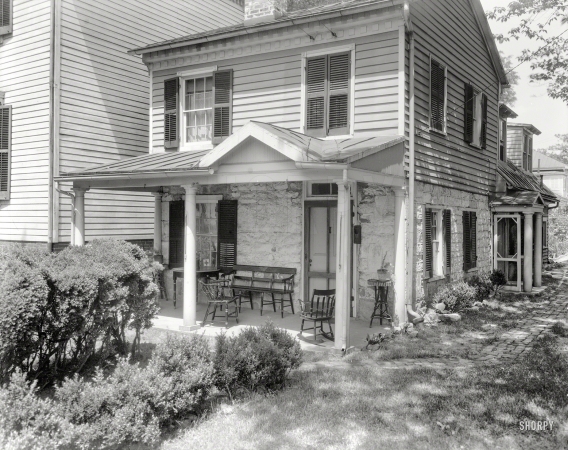 Photo showing: Spinning House -- Fredericksburg, Virginia, circa 1928. Spinning house, Prince Edward Street.
