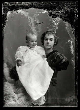 Photo showing: Baby Carrier -- Lawrence, Mrs. G.W. -- between February 1894 and February 1901.