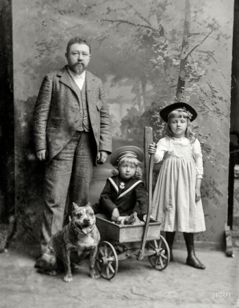 Photo showing: Tres Blase -- Circa 1894. Fritz Reuter. The Washington, D.C., hotelier and his children Fritz and Gertrude.