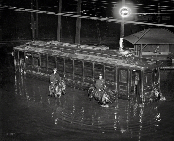 Photo showing: EH in Love -- Washington, D.C. Flood, April 30, 1923. Also some 91-year-old graffiti.