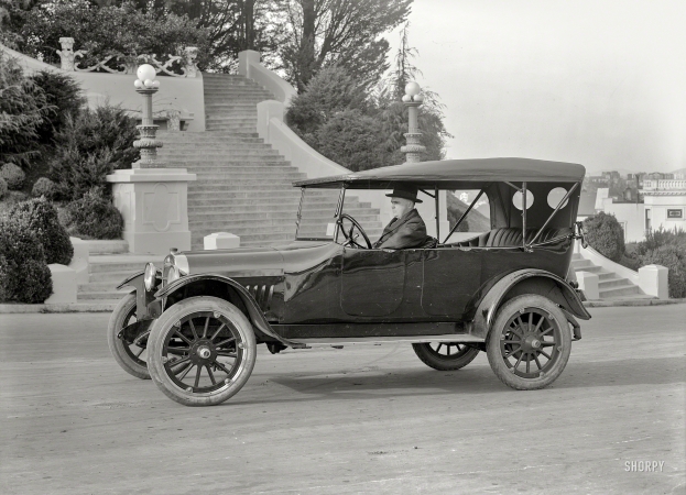 Photo showing: Thousand-Stair Yard -- San Francisco circa 1920. Oakland touring car at Buena Vista Park.