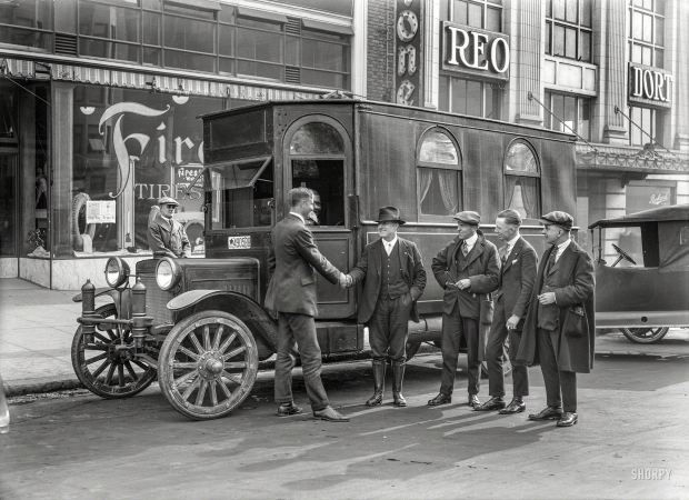 Photo showing: Welcome, Wagon -- San Francisco circa 1919. Motor home on Atterbury truck chassis.
