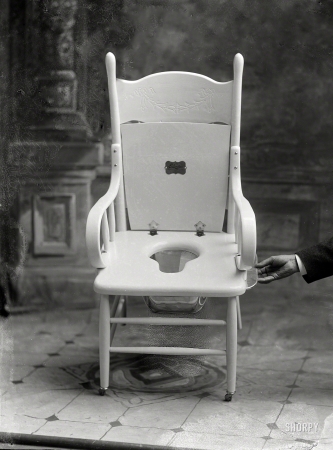 Photo showing: Beall Chair No. 2 -- Circa 1898. Dr. Beall 'old fashioned toilet seat'.