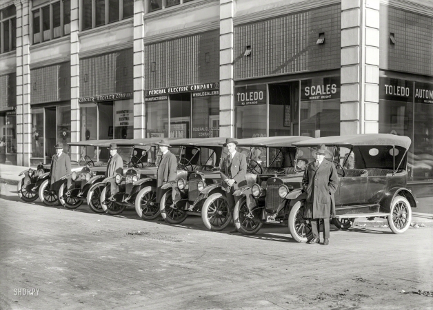 Photo showing: M-Squad -- San Francisco. Maxwell - 1919 is all it says here.
