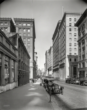 Photo showing: Cars on California -- San Francisco, 1921. California Street east from Montgomery.