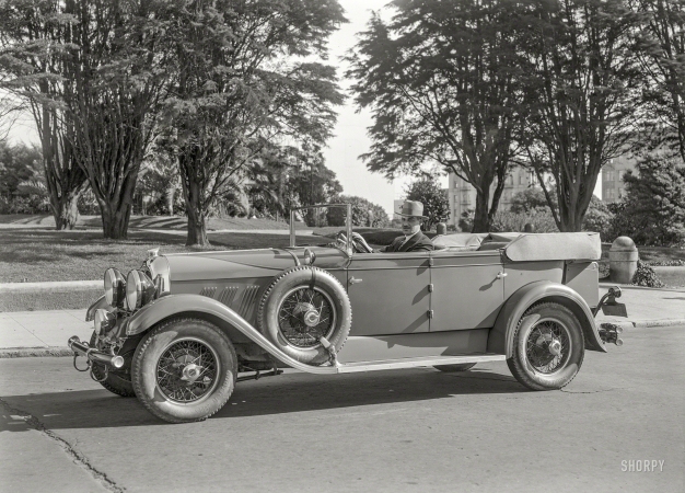 Photo showing: Waitin Phaeton -- San Francisco, 1928. Auburn Phaeton Sedan.