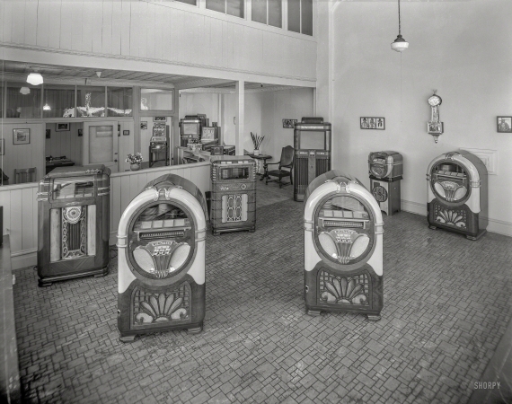 Photo showing: Plug-and-Play -- June 7, 1944. Maser Music showroom, Mission and Washburn streets, San Francisco. Wurlitzer jukeboxes