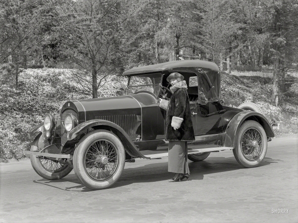 Photo showing: Queen Cole -- San Francisco circa 1920. Cole Aero 8 roadster.