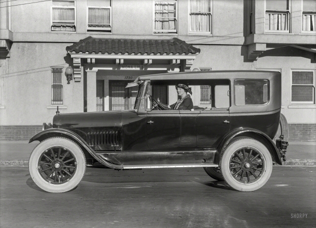 Photo showing: Mona Lisa -- San Francisco circa 1920. Studebaker Special Six touring car at Mona Lisa apartments.