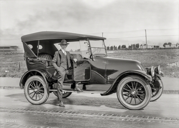 Photo showing: Ready to Roll -- San Francisco circa 1918. Franklin touring car.
