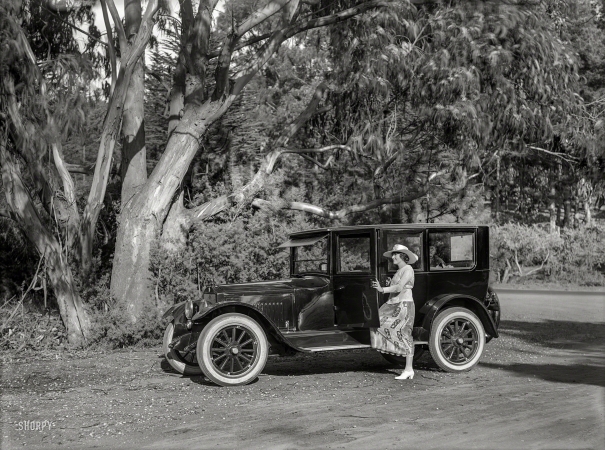 Photo showing: Standard Equipment -- San Francisco circa 1920. Standard Eight sedan at Golden Gate Park.