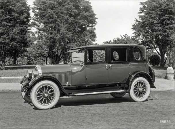 Photo showing: Stopping in Style -- San Francisco circa 1925. Cadillac V63 five-passenger sedan at Lafayette Park.