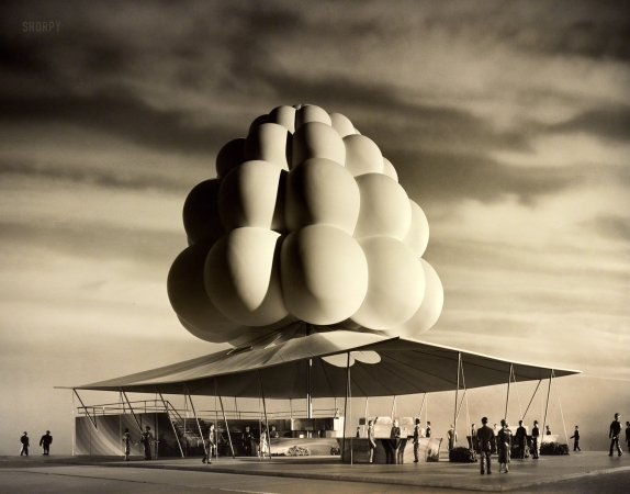 Photo showing: Atomic Snacks -- Refreshment stand model, 1964-65 New York World's Fair, for the Brass Rail Food Service Organization.