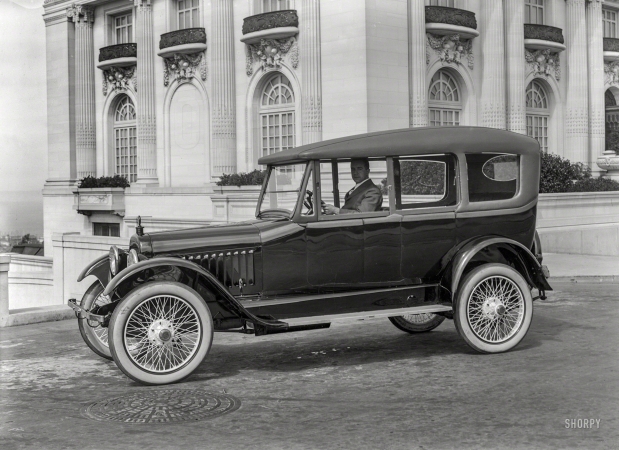 Photo showing: Dry Roller -- San Francisco circa 1920. Chalmers touring car at Spreckels Mansion, N.E. corner Octavia & Washington streets.