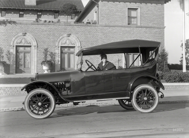Photo showing: Thoroughly Modern -- San Francisco circa 1919. Velie Six touring car at Phelan mansion.