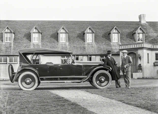 Photo showing: Tee Party -- 1919. Paige touring car at San Francisco Golf Club.