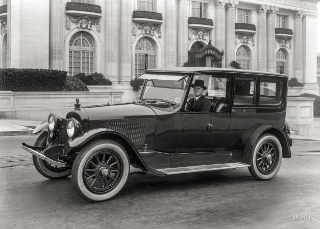 Photo showing: Dead-End Dorris -- San Francisco circa 1921. Dorris 6-80 touring sedan at Spreckels Mansion.