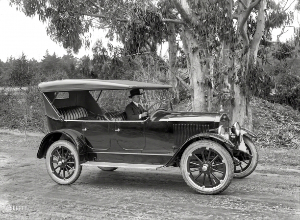 Photo showing: Go, Gardner, Go! -- San Francisco circa 1922. Gardner touring car.