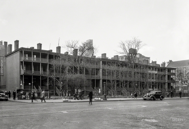 Photo showing: Rhinelander Row -- March 20, 1936. New York. Rhinelander Row, Seventh Avenue
between 12th and 13th Streets (demolished in 1937).