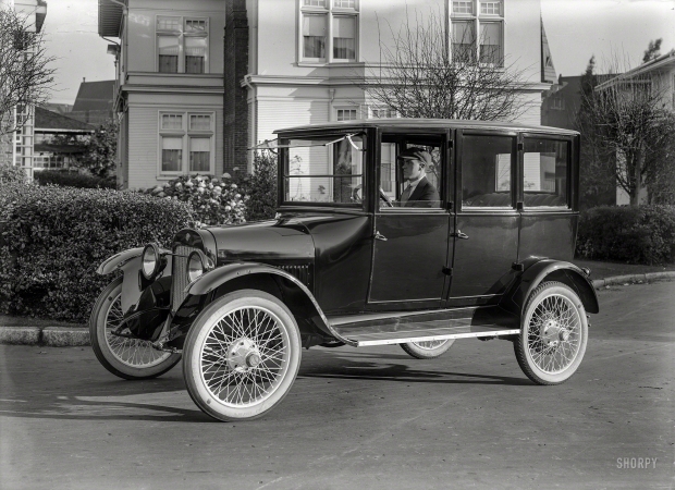 Photo showing: Neighborhood Watcher -- San Francisco circa 1920. Maxwell sedan at Presidio Terrace.
