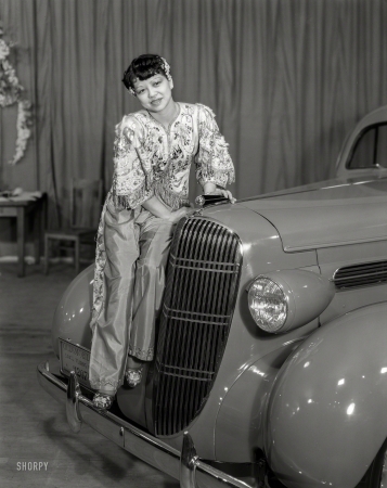 Photo showing: Fille de Grille -- San Francisco, 1935. Auto show. Model and Oldsmobile at General Motors exhibit.