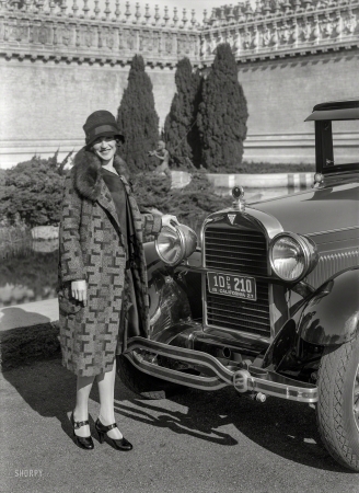 Photo showing: Dressed to the Sixes -- San Francisco, 1927. Hudson Super Six sedan at the DeYoung Museum.