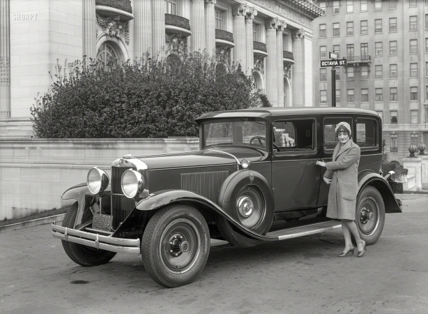 Photo showing: Paige and Octavia -- San Francisco, 1929. Graham-Paige sedan at Spreckels Mansion, Octavia and Washington Streets.