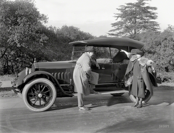Photo showing: Peerless and Poised -- San Francisco circa 1920. Peerless touring car.