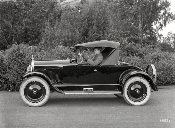 Photo showing: Rakish Roadster -- San Francisco circa 1922. Oakland 6-44 roadster.