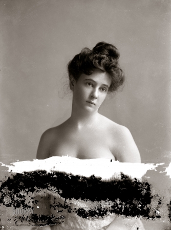 Photo showing: Dis-covered -- Circa 1902. Miss K. Weston.
