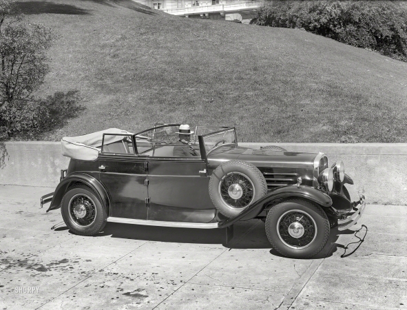 Photo showing: Franklin Pirate -- San Francisco circa 1930. Franklin Series 147 'Pirate' Touring Phaeton on Gough Street at Lafayette Park.
