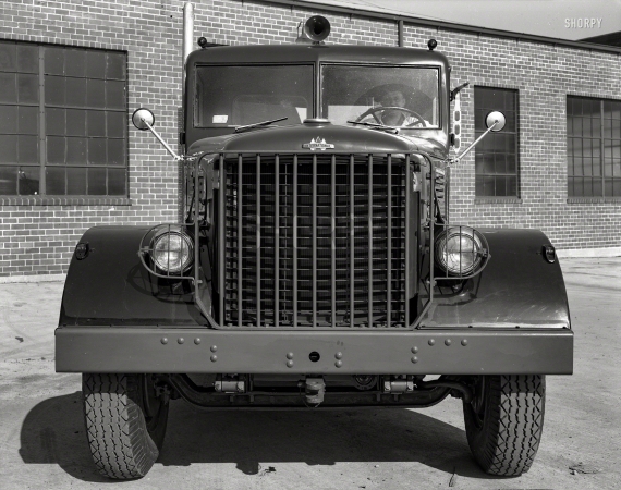 Photo showing: Big Rig -- San Francisco, 1947. International Harvester tractor, front view.