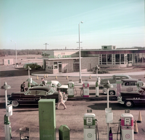 Photo showing: Cities Service -- Service plaza on the New Jersey Turnpike circa 1952.