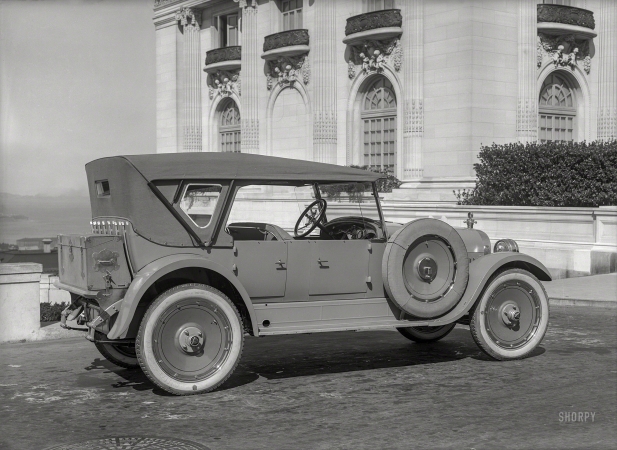 Photo showing: Geared to the Road -- San Francisco circa 1924. Hudson Super Six touring car at Spreckels Mansion.